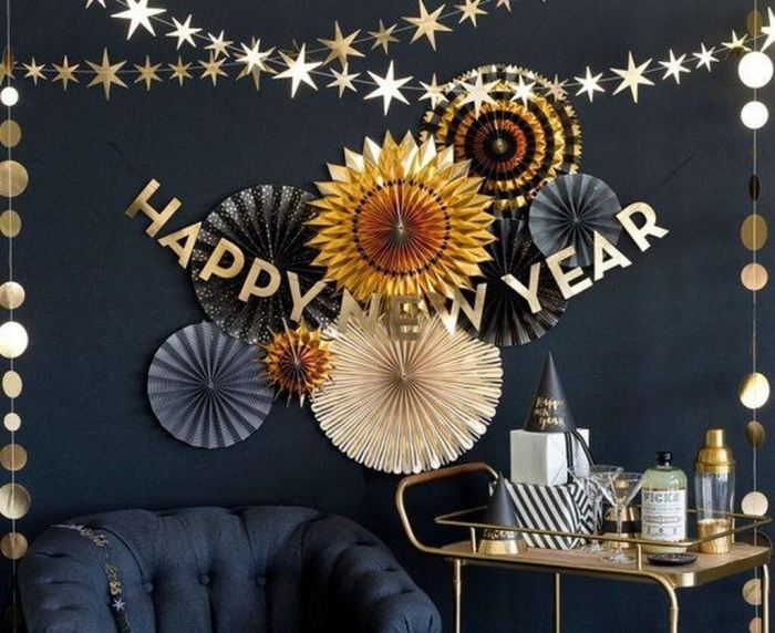 How to decorate living room for new year