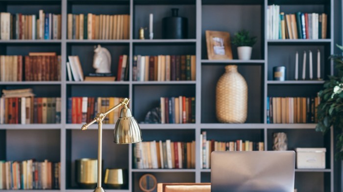 How to decorate an office bookcase