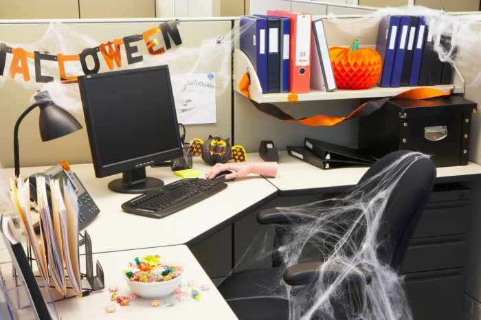 How to decorate office for halloween